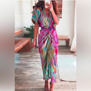 V-Neck Short Sleeve Maxi Dress by Arnuz
XL (NWT)- perfect colors; perfect feel!